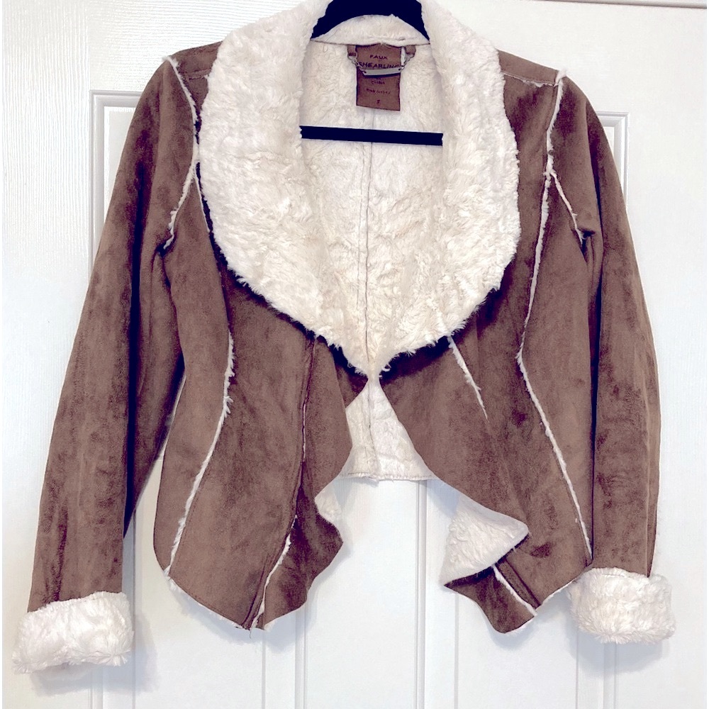 JouJou Elegant Cozy Faux fur sued wing Colar Asymmetrical Shearling Light Jacket